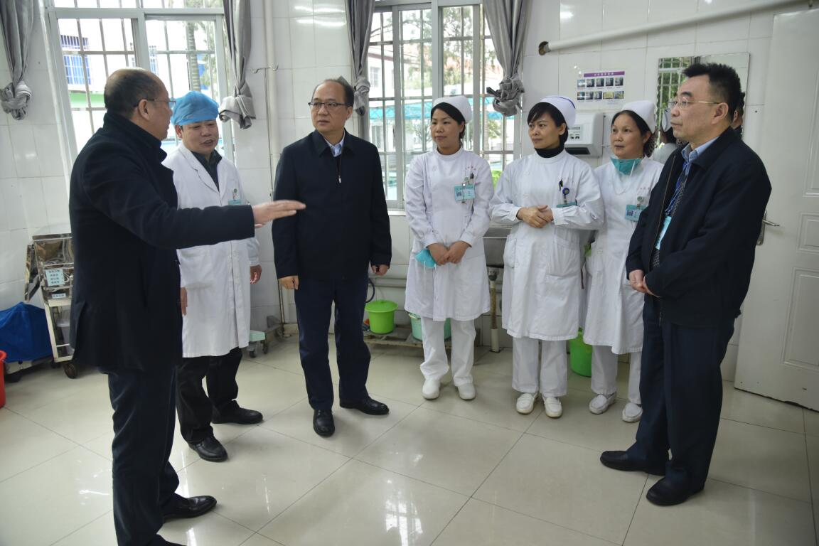 自治区卫生计生委廖品琥主任到我院调研
