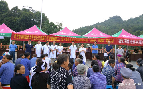  广西龙潭医院义诊队参加“访基层 送健康”主题党日活动