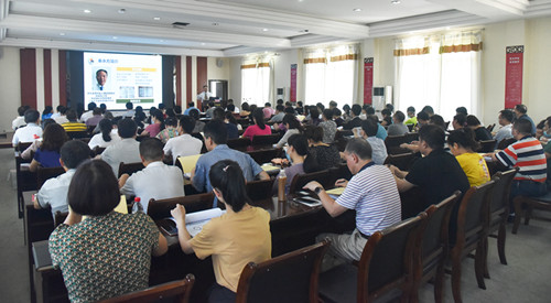 广西胸科医院举办干部管理培训会