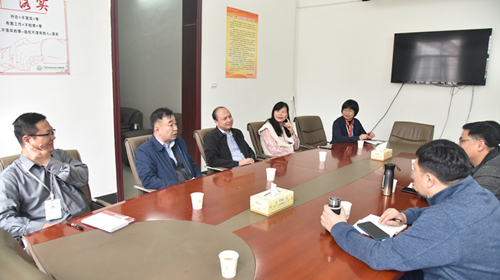 自治区卫生健康委艾滋病防治处处长韦辉一行到我院调研