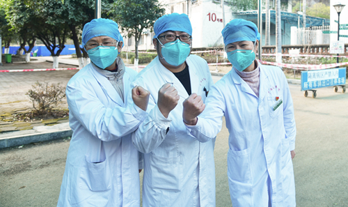 致敬,最美逆行者