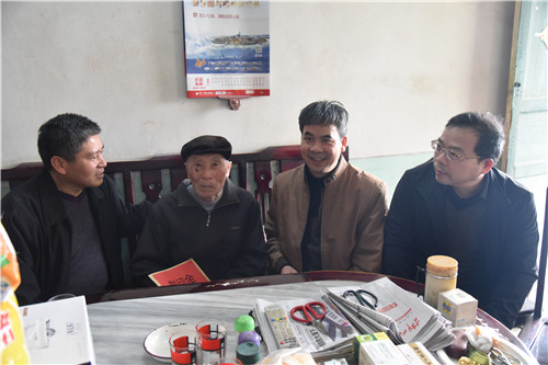广西胸科医院开展新春送温暖走访慰问离退休干部和困难党员活动