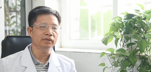 献给每一个无畏而温暖的好医生,带领耐多药结核病患者走出“六重门”的防痨先锋—吕康言