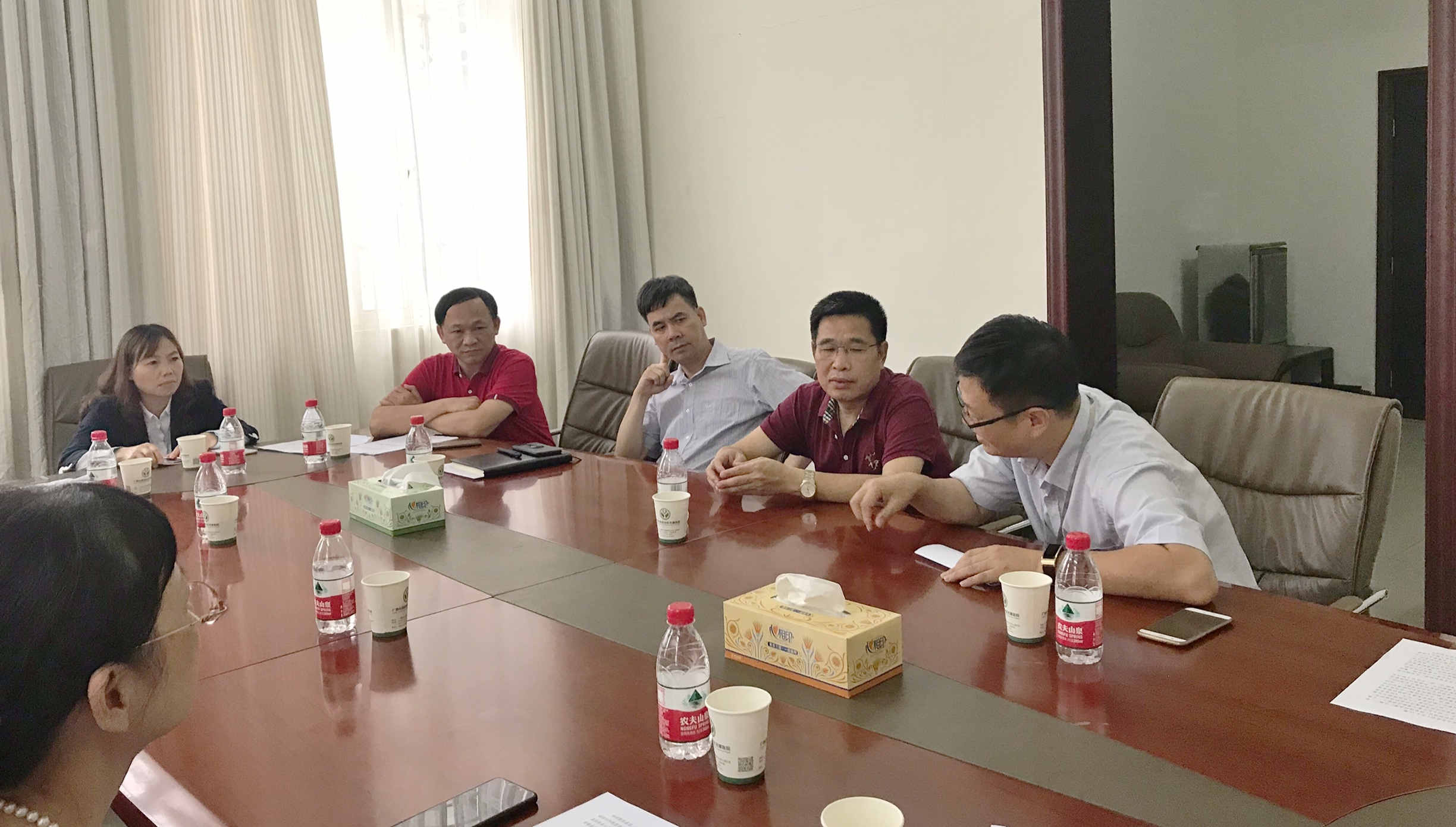 自治区卫健委科技教育处处长吴才林到该院调研