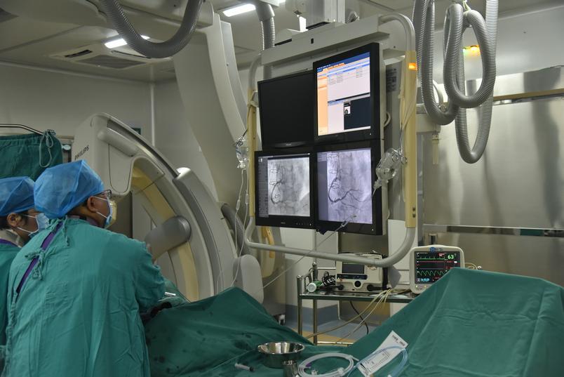 我院成功完成一例老年患者的冠状动脉支架植入术