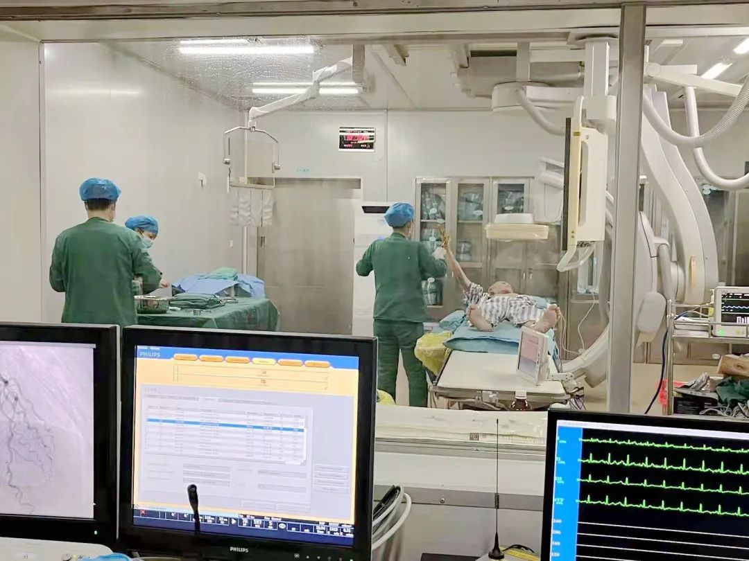我院成功开展首例艾滋病病毒感染者冠脉介入治疗