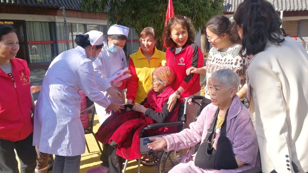 关爱老人健康——走进亲和园康养