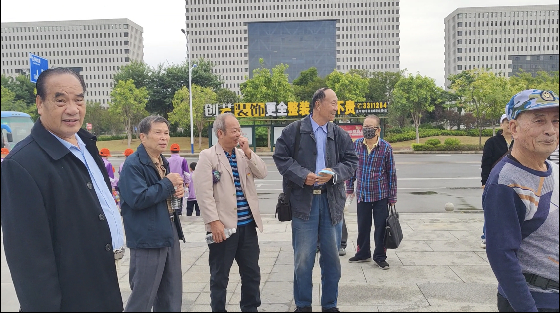 “微风正好，阳光不燥，我们见面刚刚好” -----广西胸科医院离退休职工团建活动
