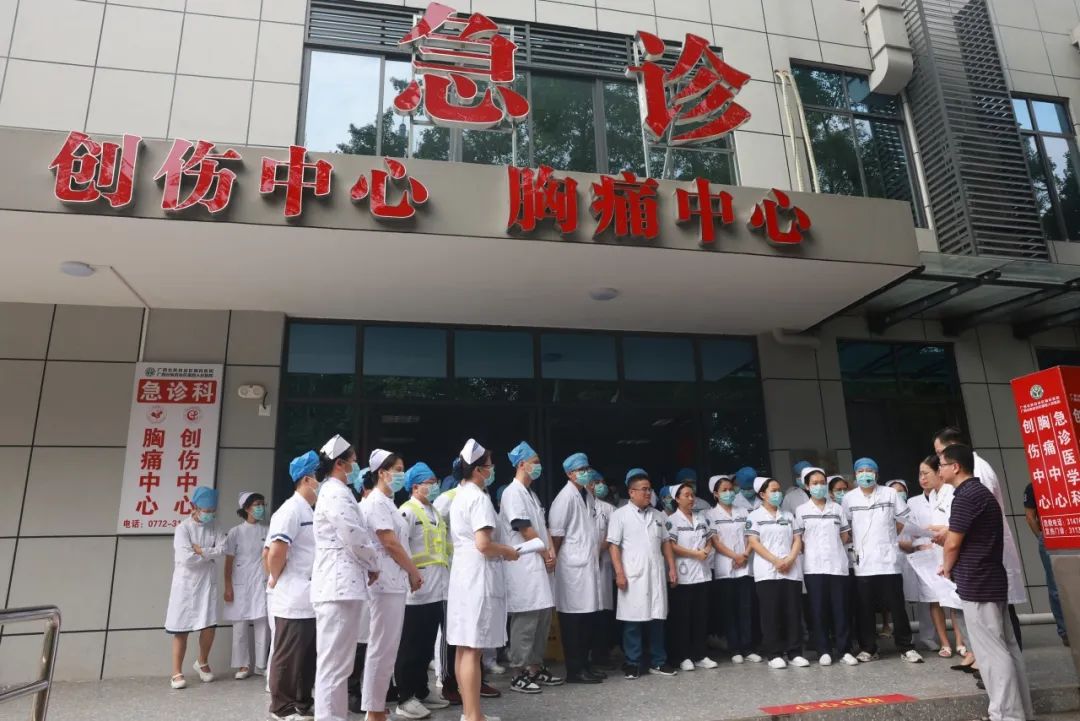 【争分夺秒 全力以赴】 我院开展批量伤员处置应急演练