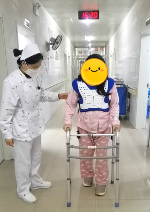 【厚德精医】她，站起来了！ 