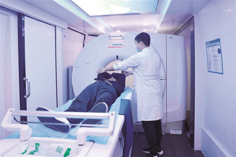 《柳州日报》刊登：家门口也能做CT检查 “一扫双筛·肺常健康”肺结核/肺癌筛查暨推进“国家无核社区”建设活动启动