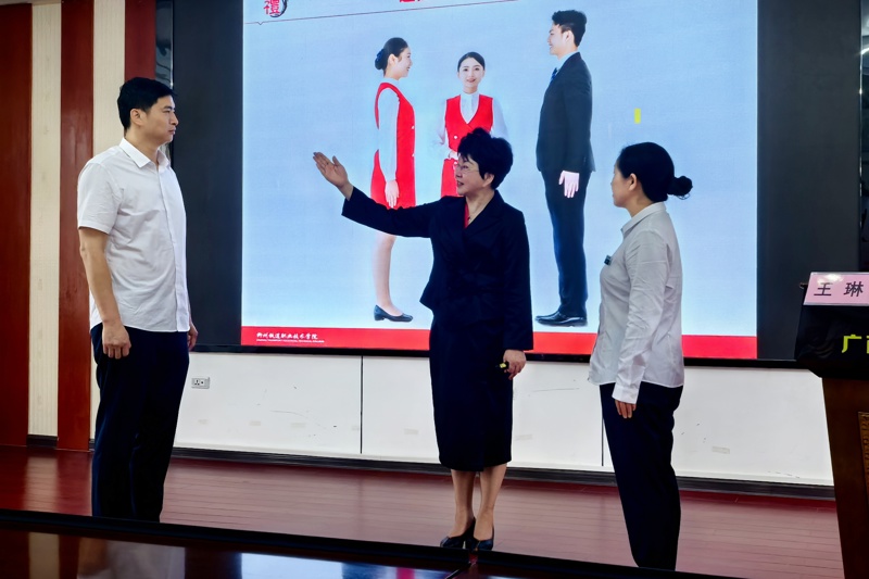 礼仪培训3.jpg