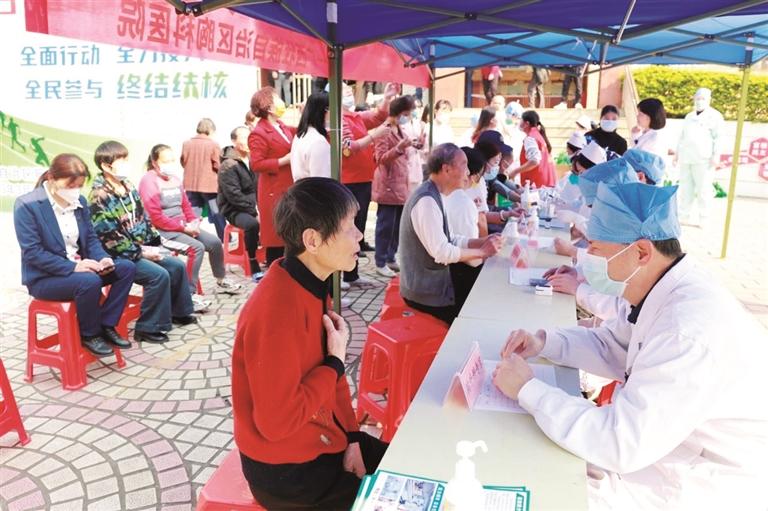 《柳州日报》刊登：共筑结核防治屏障 自治区胸科医院开展“世界防治结核病日”义诊服务活动